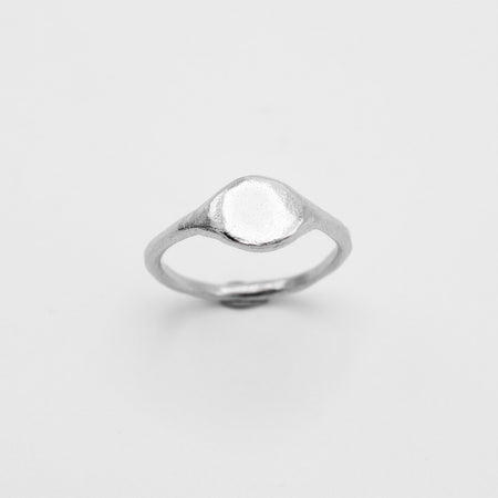 Little Oval Engravable signet ring - Silver