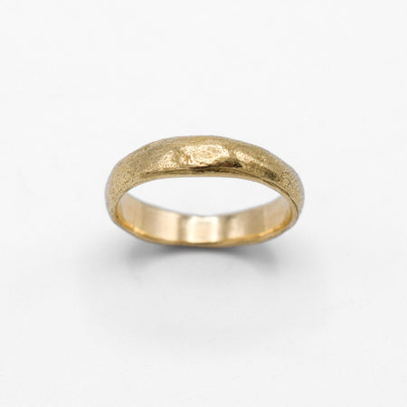 Organic round band - wide version - gold