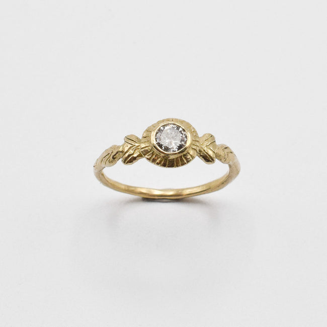 Amo ring - 14k gold with salt & pepper diamond